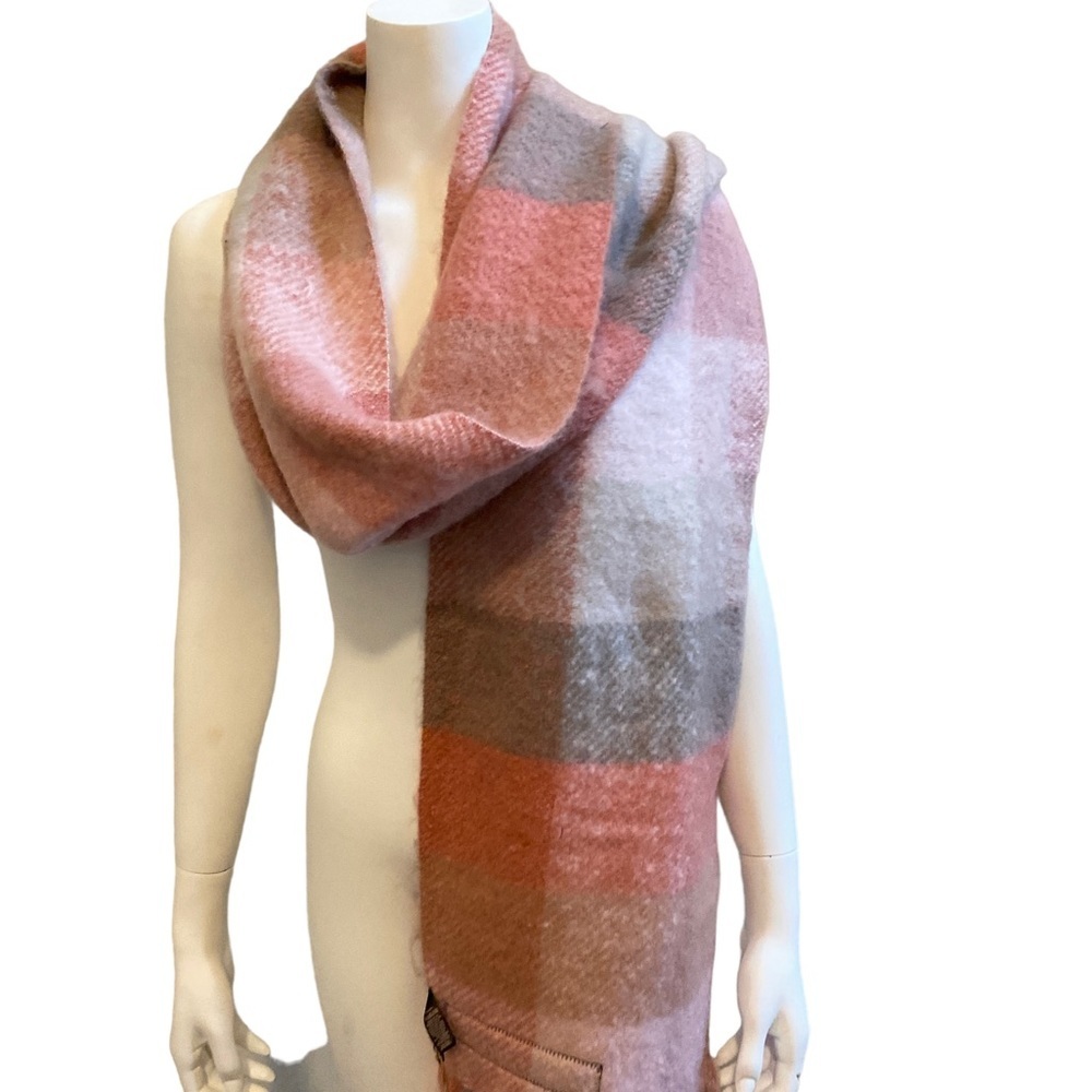 VICTORIA’S SECRET Holiday 2020 Plush Plaid Scarf Pink One Size - Picture 2 of 8
